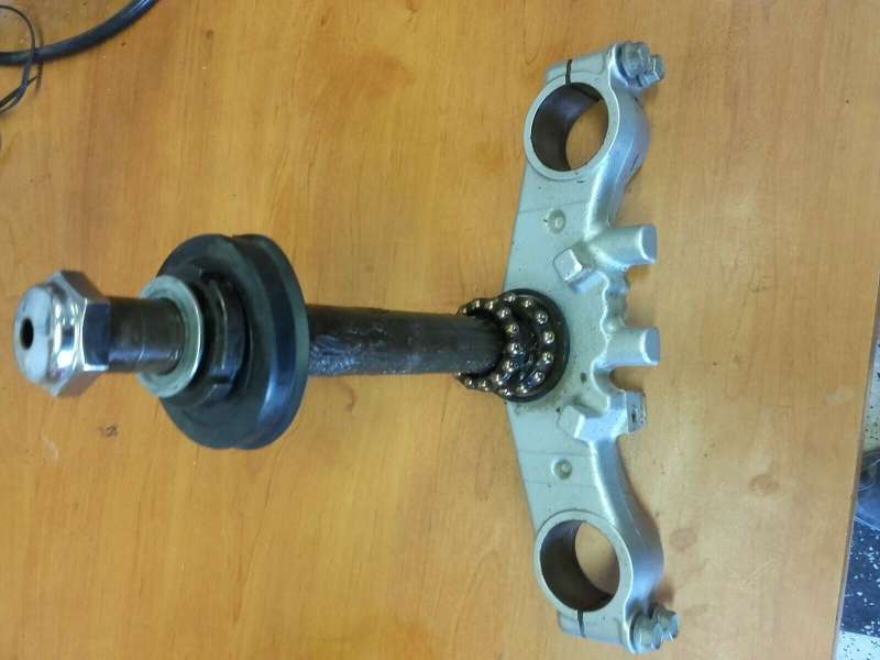 T De Fourche Inferieur Et Colonne Direction Suzuki Sv Rpm