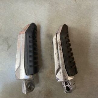 Cales pieds avant Suzuki 600 GSR