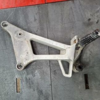 Platine de cale repose pied arrière droit droite Honda 750 VFR rc36