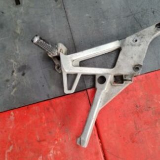 Platine de cale repose pied arrière gauche Honda 750 VFR rc36