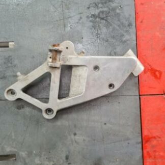 Platine de cale repose pied avant droit droite Honda 750 VFR rc36