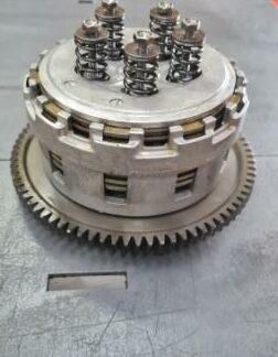 Embrayage complet (noix, cloches, plateau, disques, ressorts,...) Suzuki 600 GSR 06-11